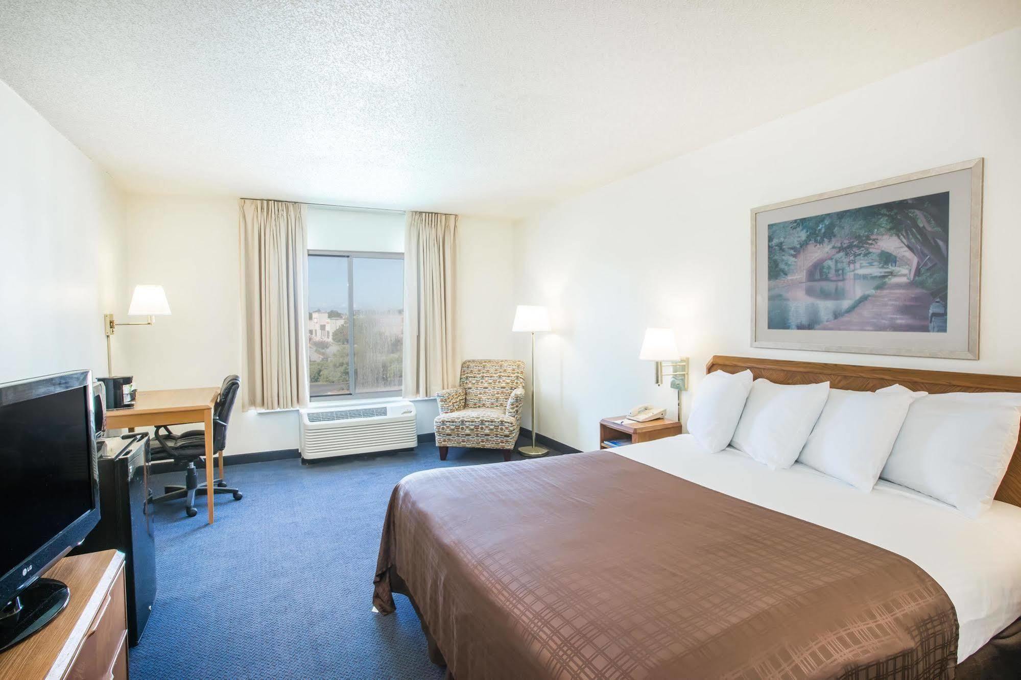 Hotel Baymont By Wyndham Wilmington Esterno foto