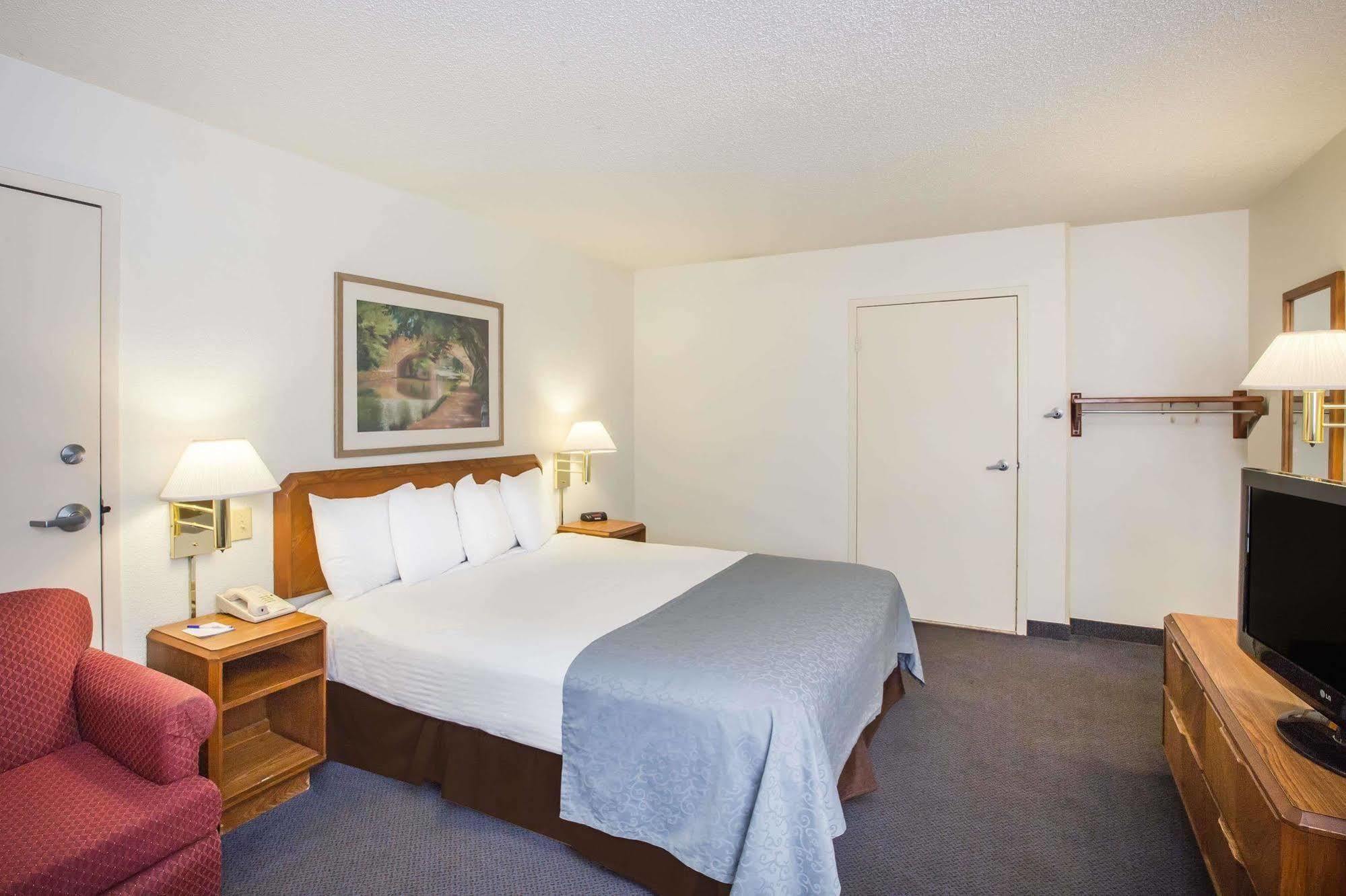 Hotel Baymont By Wyndham Wilmington Esterno foto