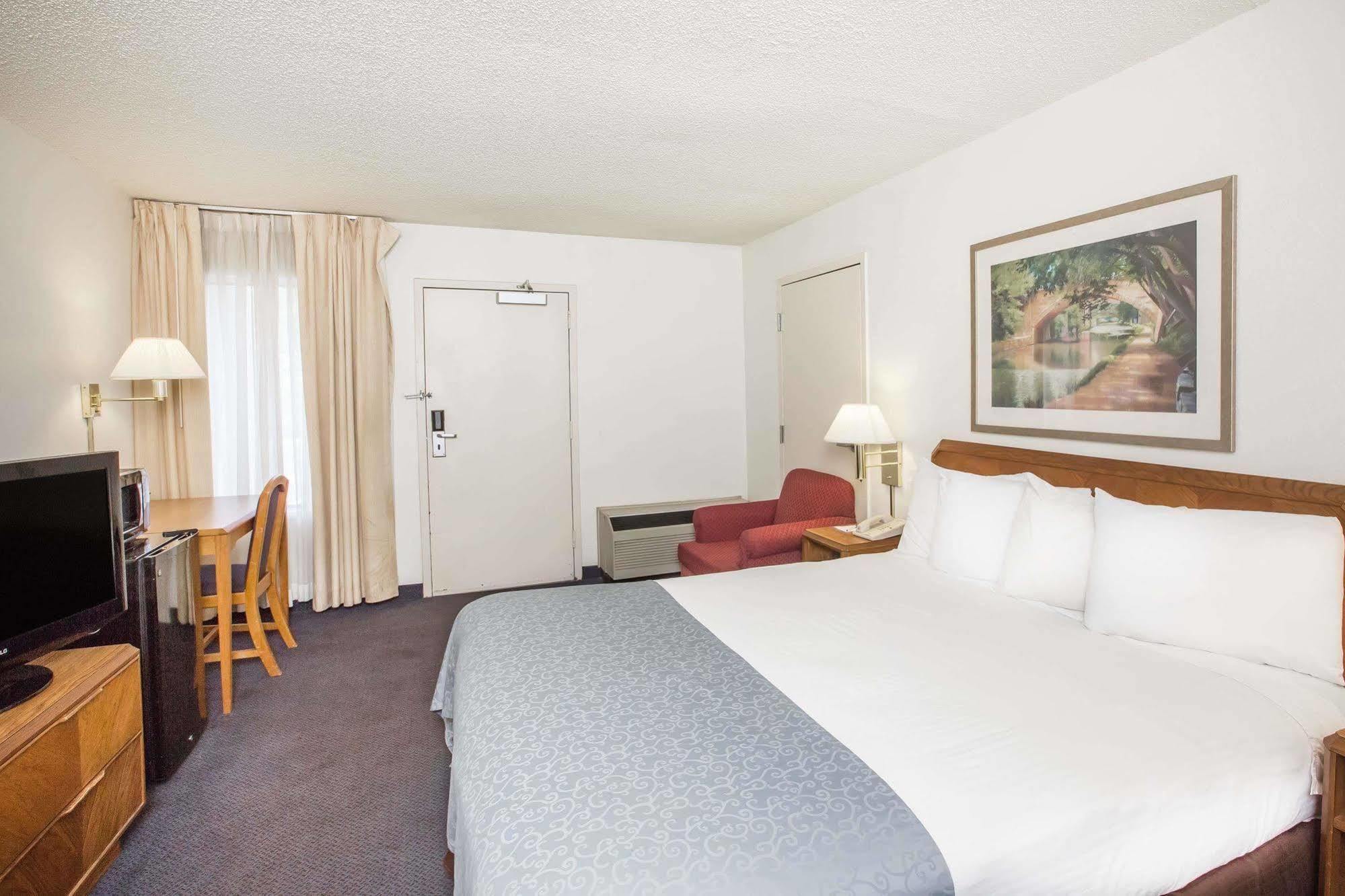 Hotel Baymont By Wyndham Wilmington Esterno foto