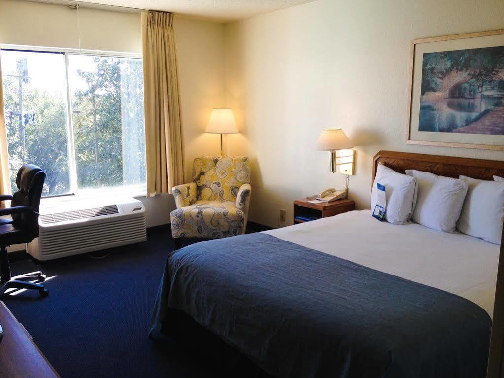 Hotel Baymont By Wyndham Wilmington Esterno foto